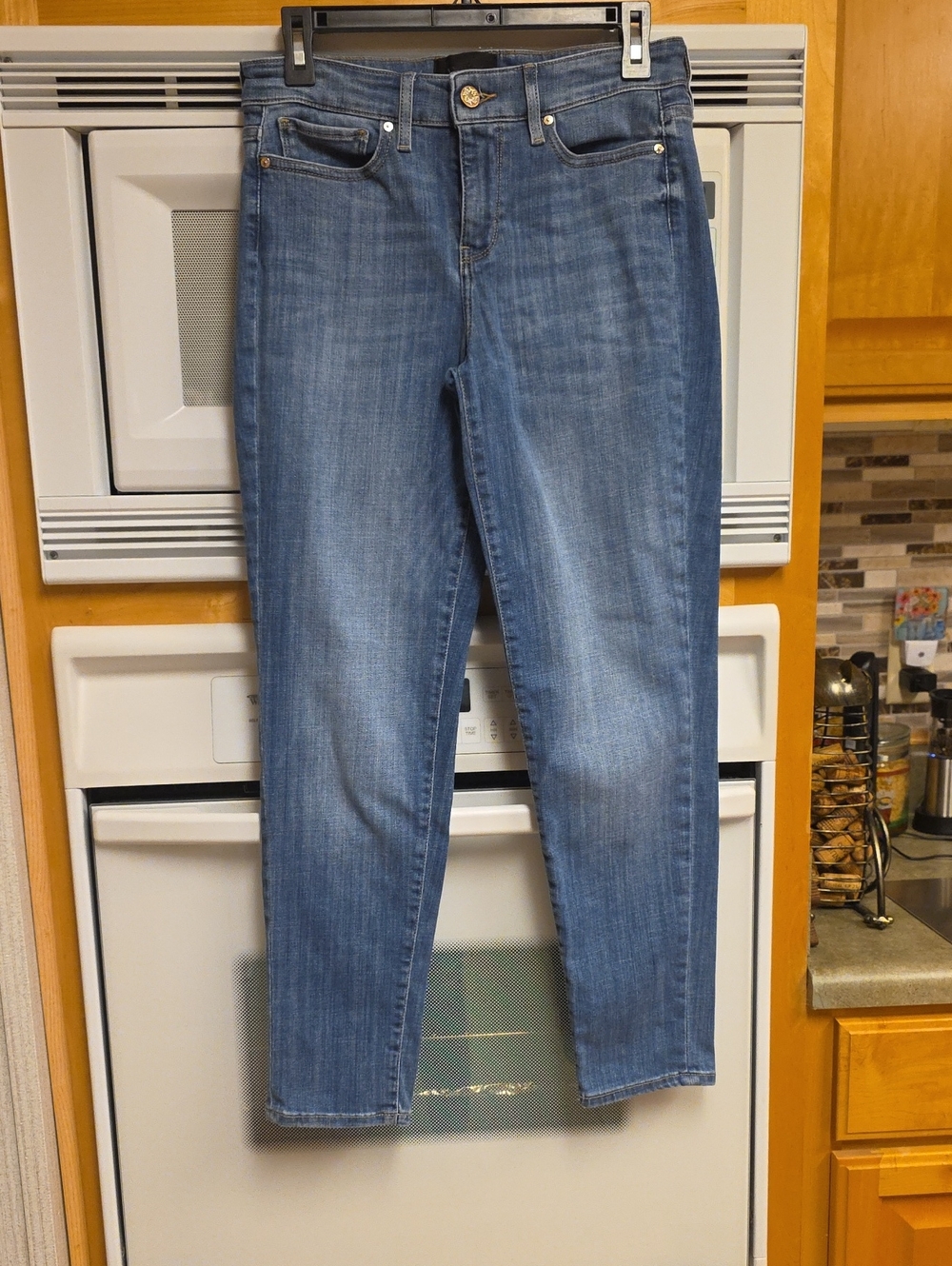 White House Black Market Girlfriend Jeans in Medium Blue Wash, Size 0